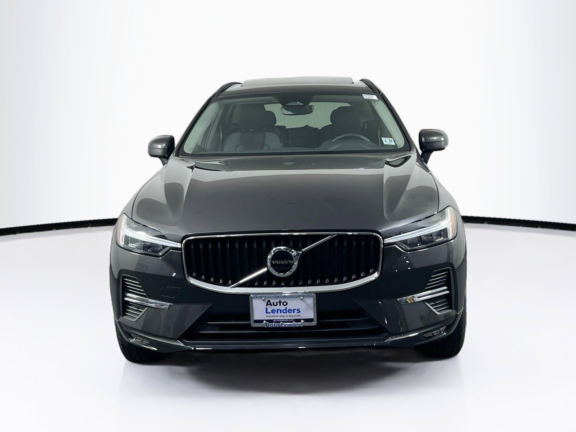 Used 2022 Volvo XC60 B5 Momentum image 2