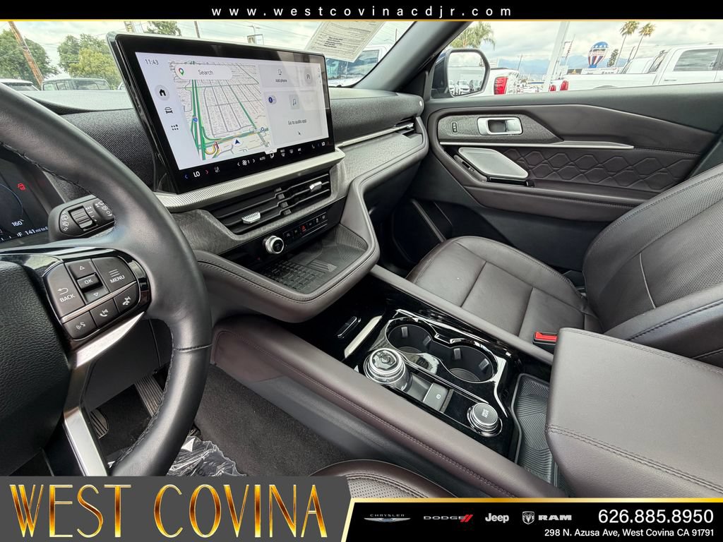 Used 2025 Ford Explorer Platinum w/ LUX Leather Package AWD/4WD image 32