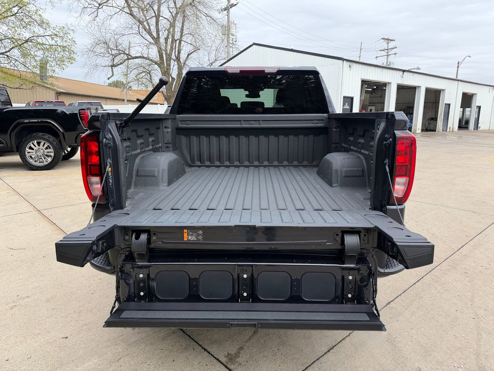 Used 2024 GMC Sierra 1500 Elevation image 14