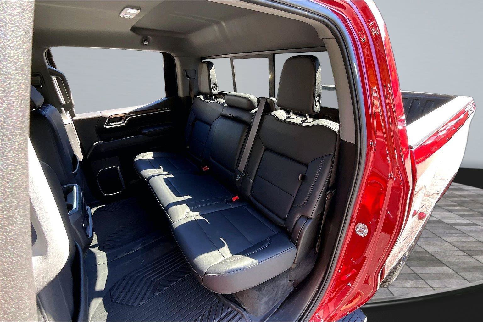 Used 2024 Chevrolet Silverado 1500 LT Trail Boss w/ Convenience Package II AWD/4WD image 27