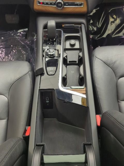 Used 2023 Volvo XC90 B5 Plus AWD/4WD image 26