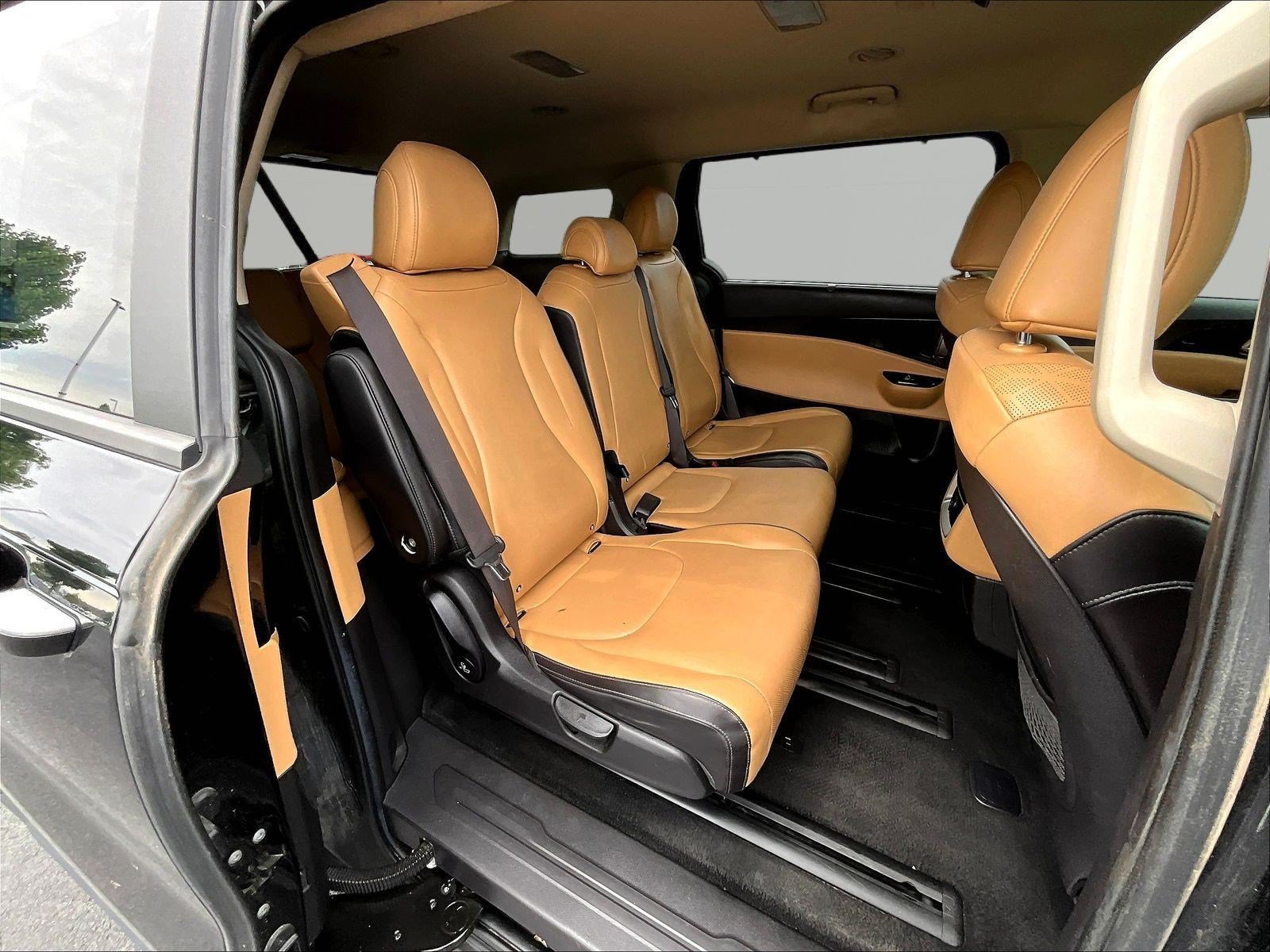 Used 2023 Kia Carnival EX FWD image 25