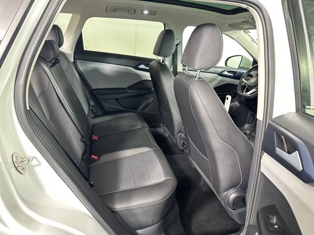 Used 2024 Volkswagen Taos SE image 28
