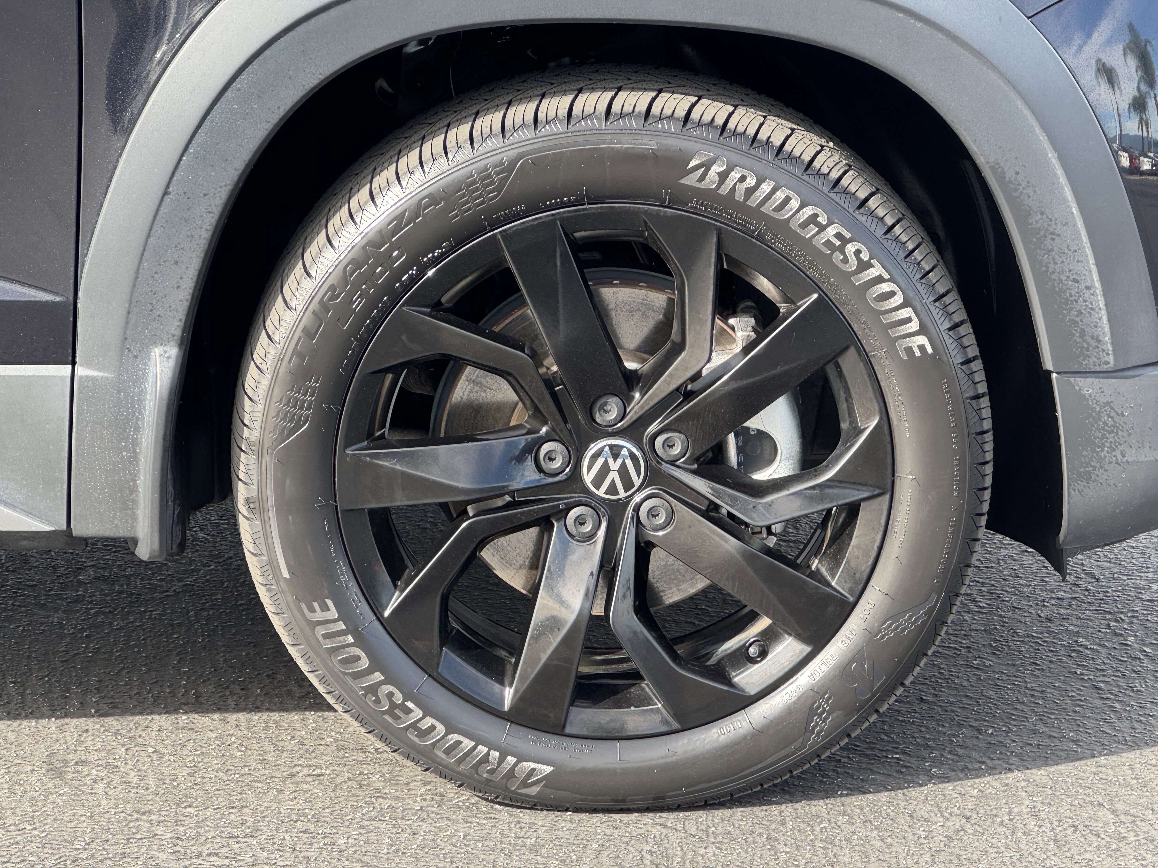 Certified 2023 Volkswagen Taos SE w/ Panoramic Sunroof Package image 12