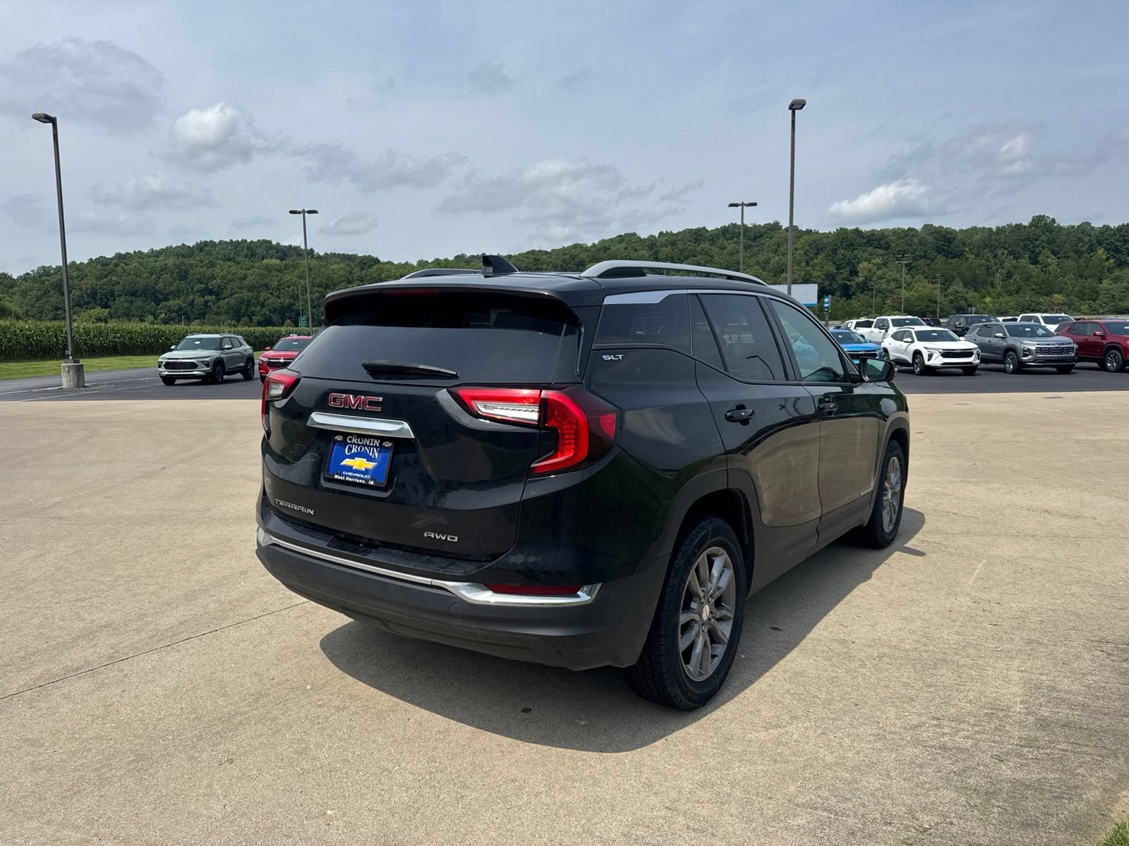 Used 2024 GMC Terrain SLT AWD/4WD image 4