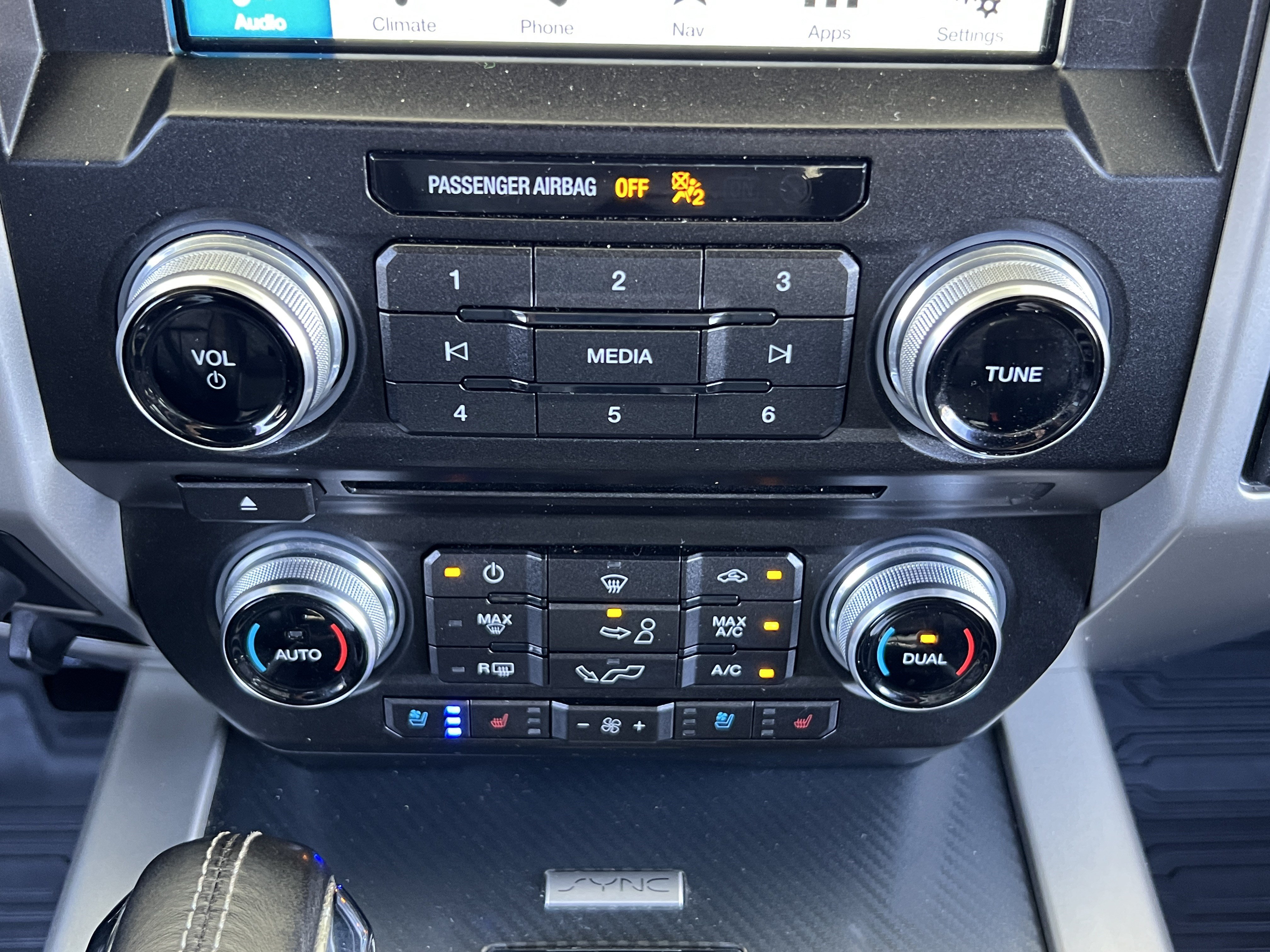 Used 2018 Ford F150 Lariat w/ Equipment Group 502A Luxury AWD/4WD image 29