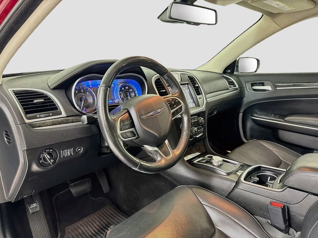 Used 2019 Chrysler 300 Limited RWD image 10