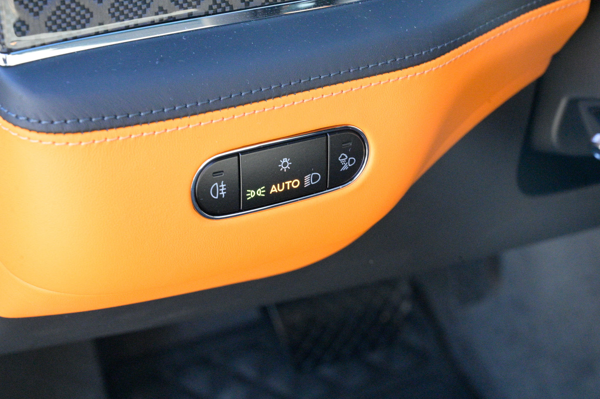 Used 2025 Bentley Bentayga image 23