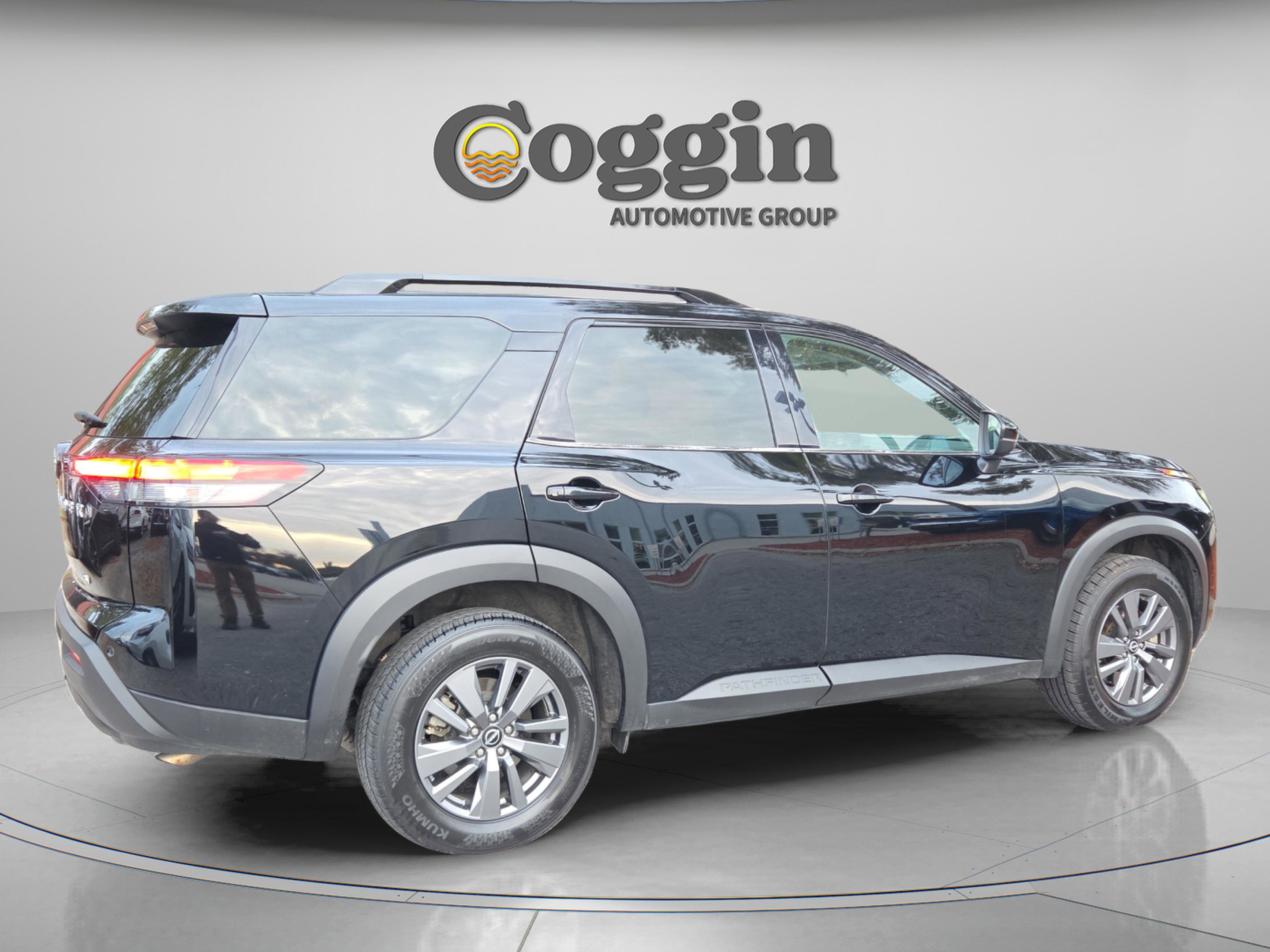 Used 2024 Nissan Pathfinder SV image 6