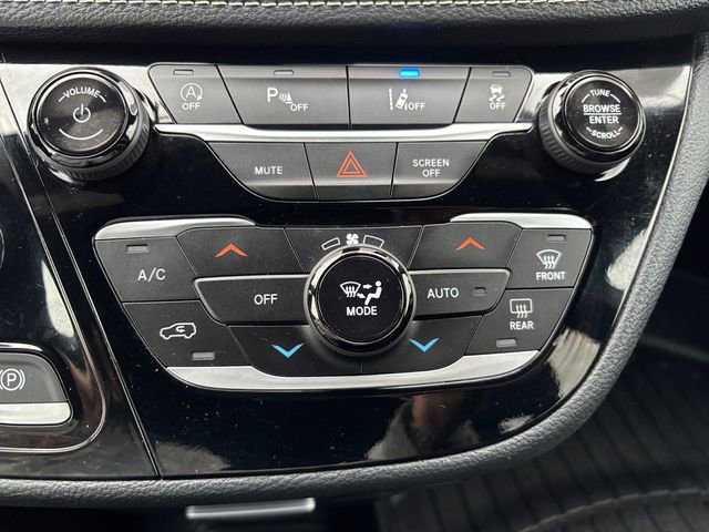 Used 2024 Chrysler Pacifica Touring image 21