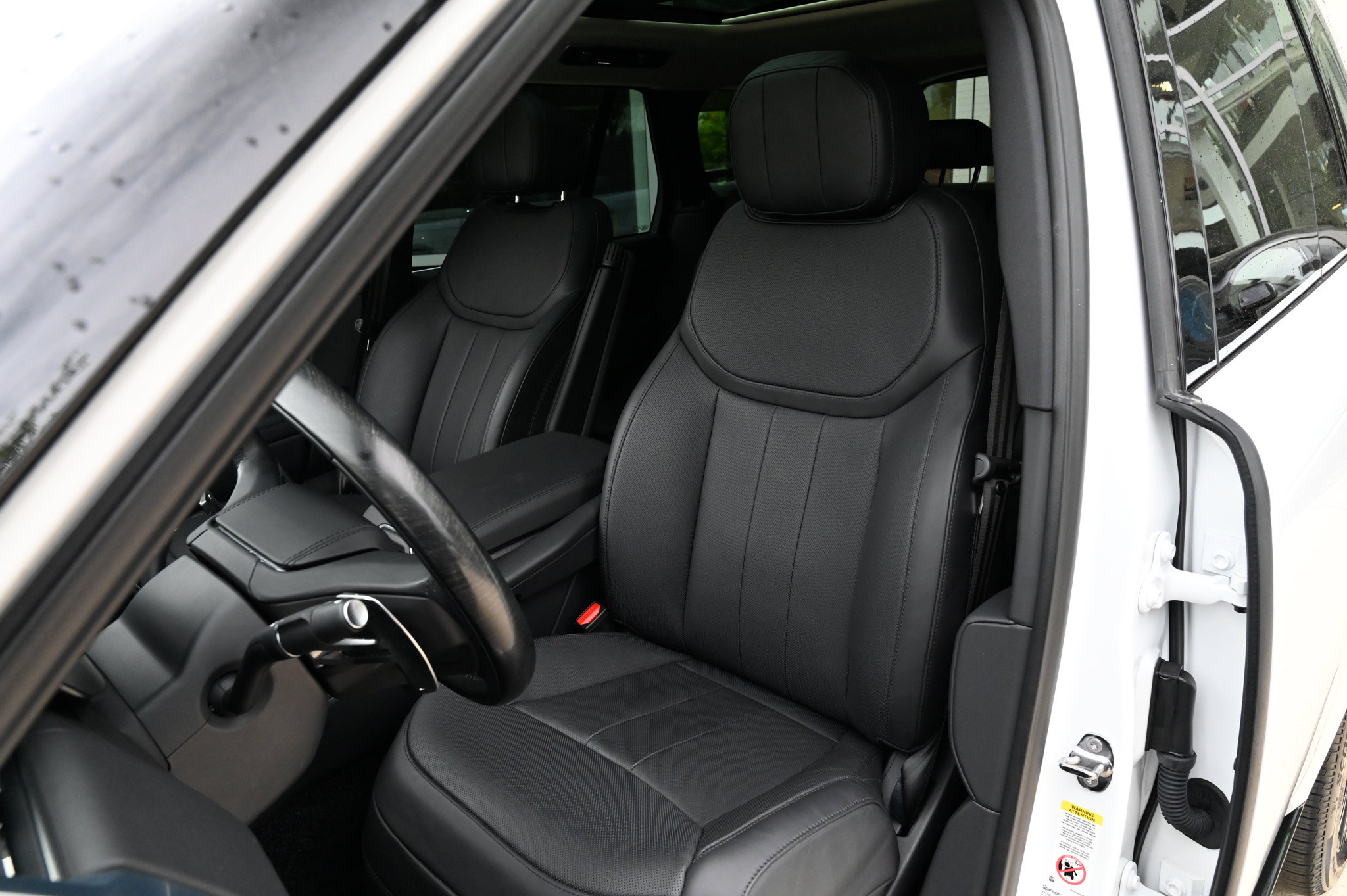 Used 2025 Land Rover Range Rover SE AWD/4WD image 18