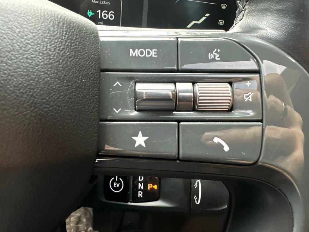 Used 2024 Kia EV9 Land AWD/4WD image 16
