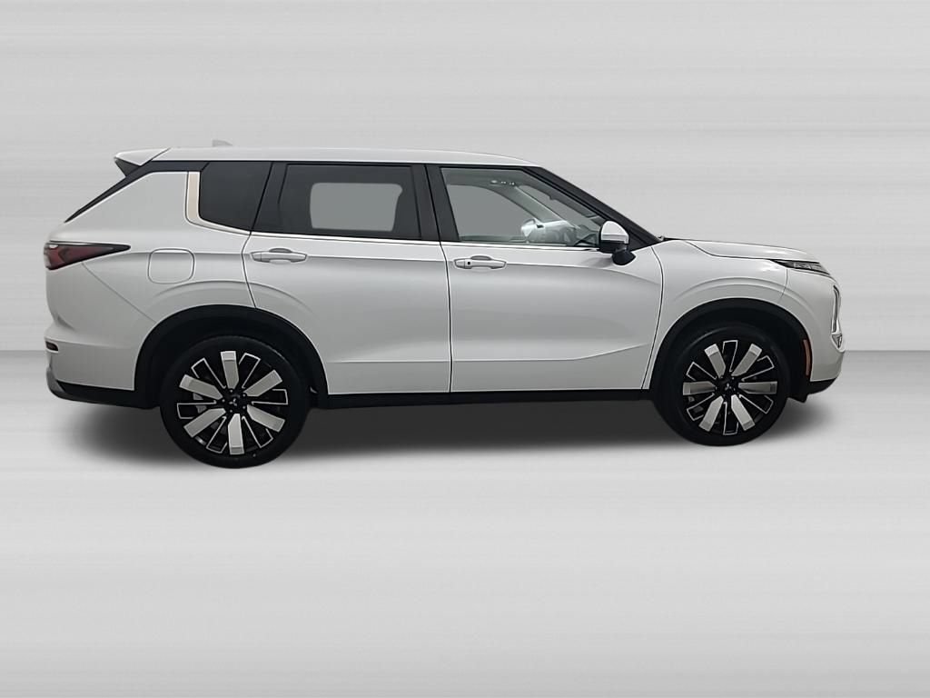 Used 2025 Mitsubishi Outlander SE AWD/4WD image 9
