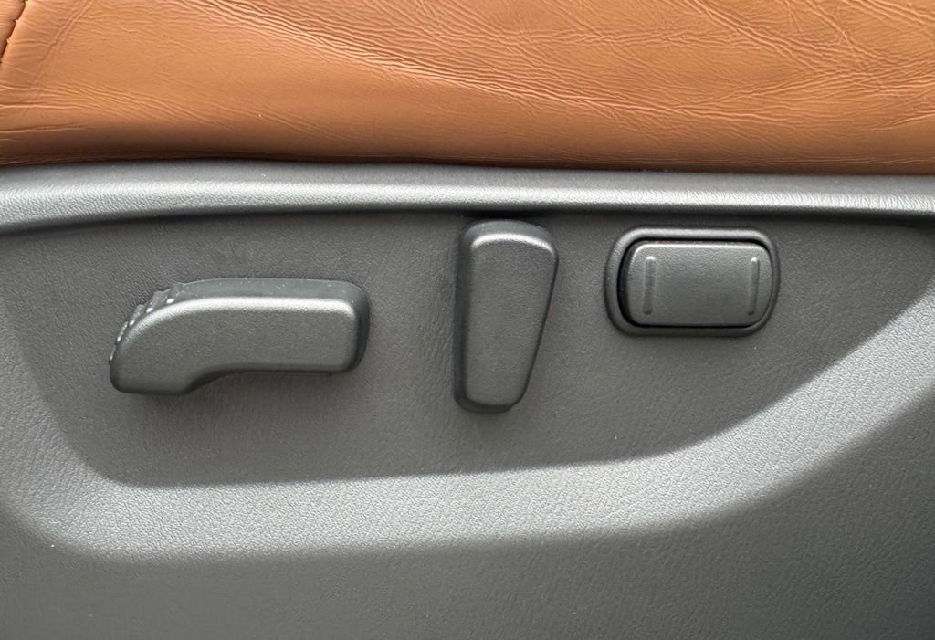 Used 2024 INFINITI QX80 Sensory image 12