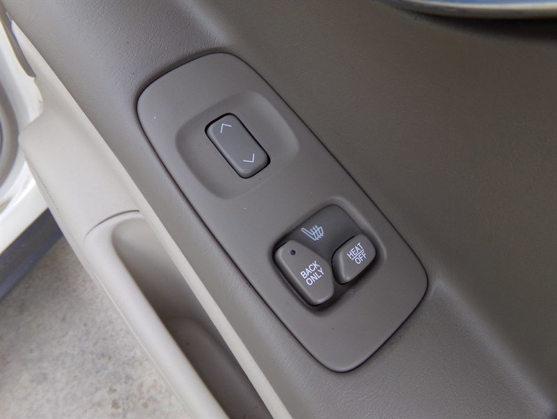 Used 2003 Cadillac De Ville Sedan w/ Comfort & Convenience Package image 83