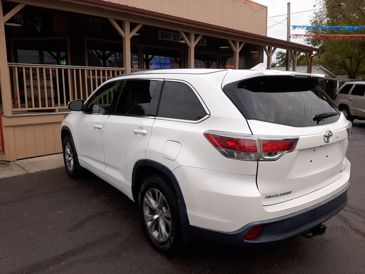 Used 2015 Toyota Highlander XLE image 3