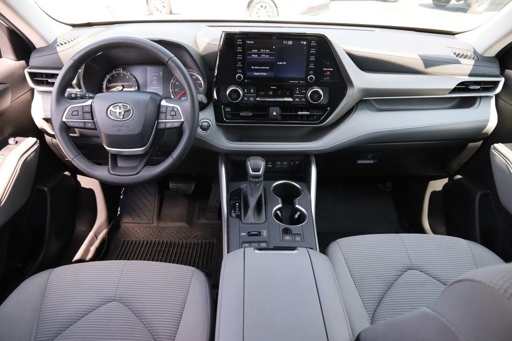Used 2022 Toyota Highlander LE AWD/4WD image 23