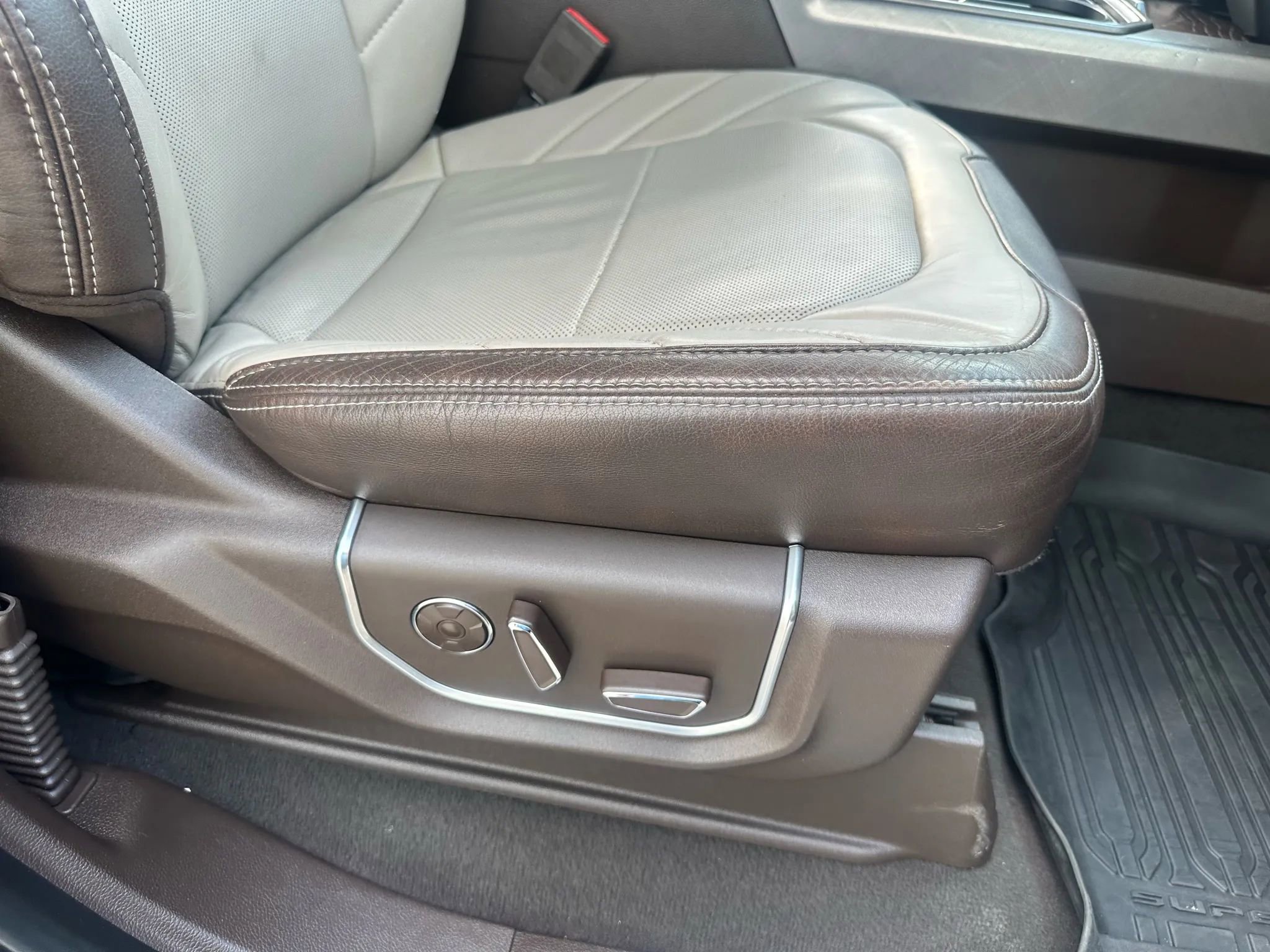Used 2019 Ford F350 Limited image 30
