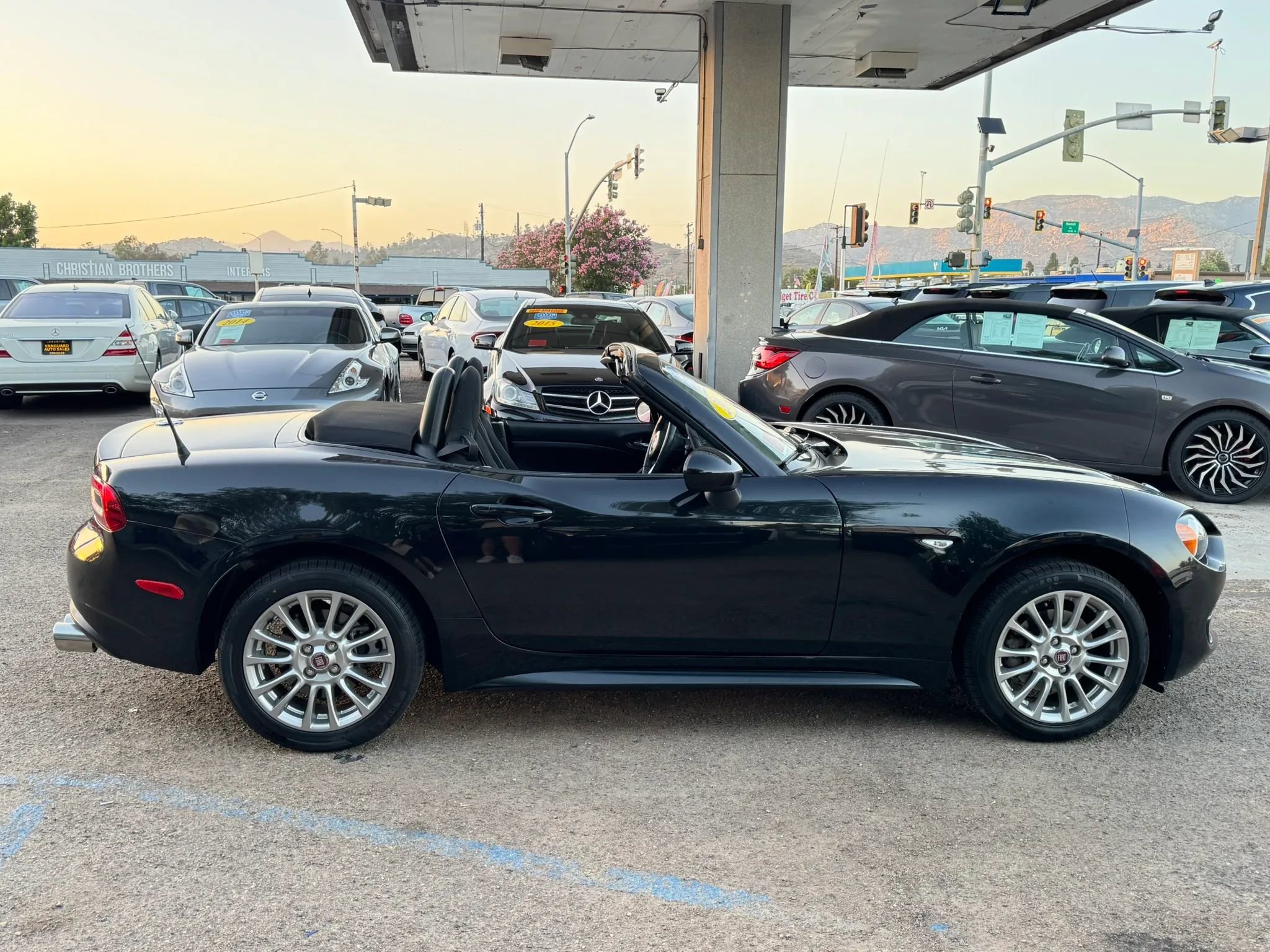 Used 2018 FIAT 124 Spider Classica RWD image 10