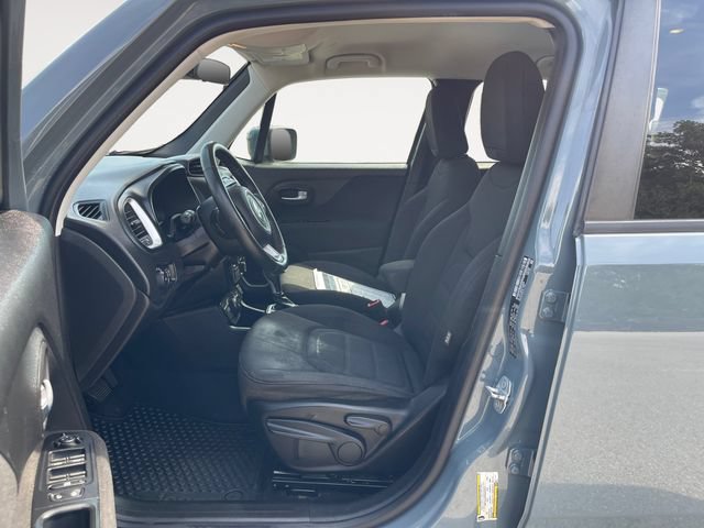 Used 2018 Jeep Renegade Latitude w/ Cold Weather Group AWD/4WD image 9