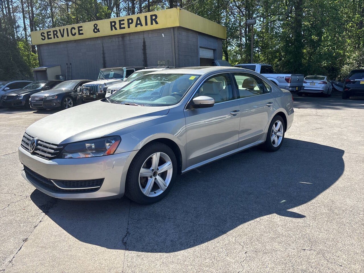 Used 2013 Volkswagen Passat TDI SE image 2