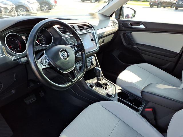 Used 2018 Volkswagen Tiguan SEL w/ 3rd Row Seat Package AWD/4WD image 9