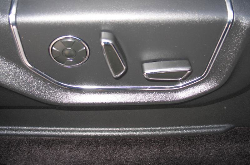 Used 2016 Ford F150 Platinum w/ Equipment Group 701A Luxury image 25