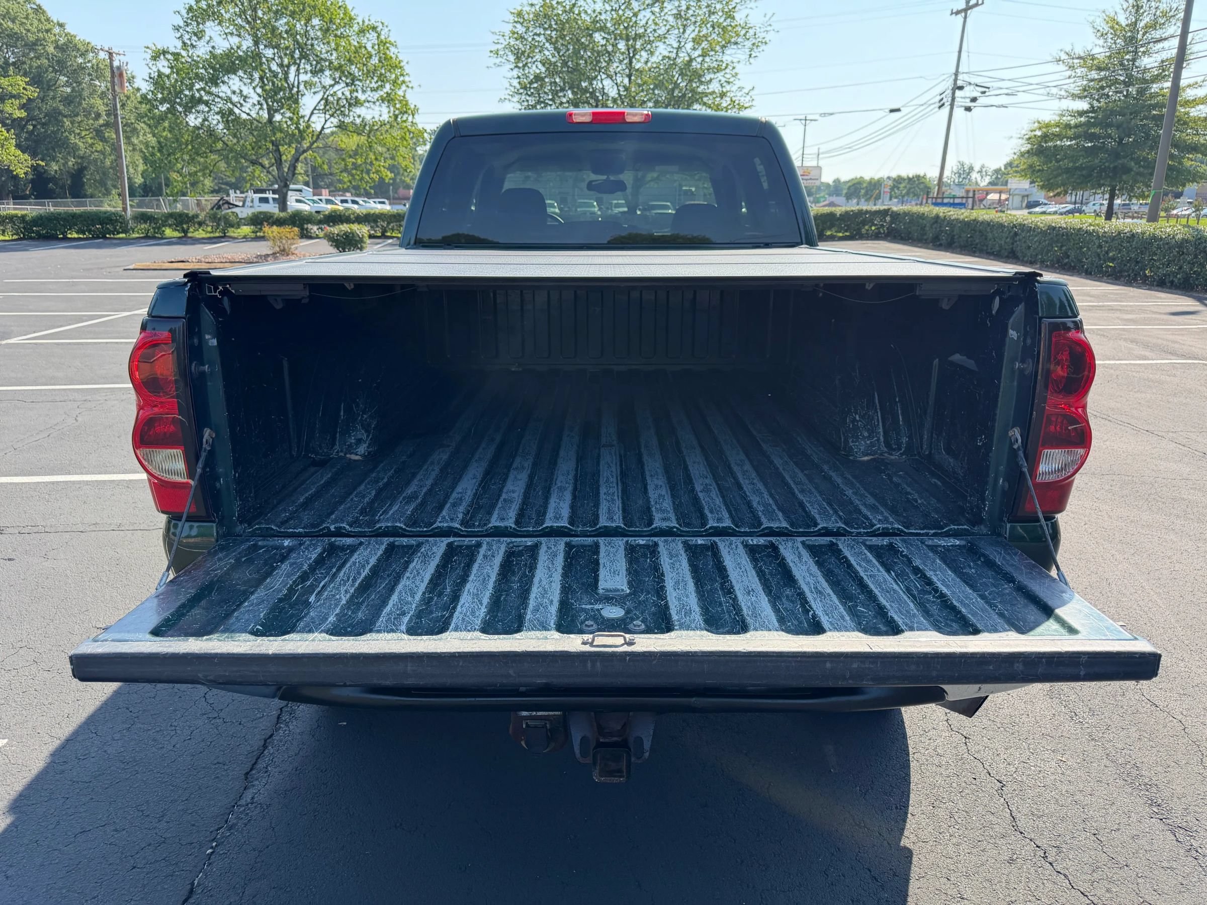 Used 2005 Chevrolet Silverado 2500 LS w/ Heavy-Duty Power Package AWD/4WD image 9