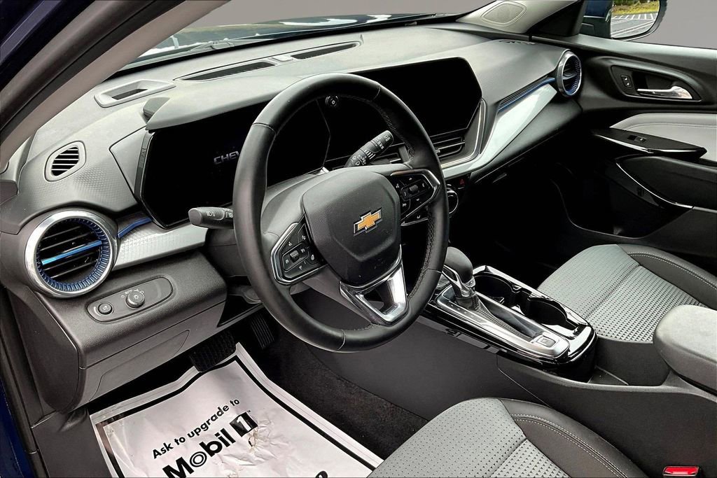 Used 2024 Chevrolet Trax LT w/ Driver Confidence Package FWD image 13