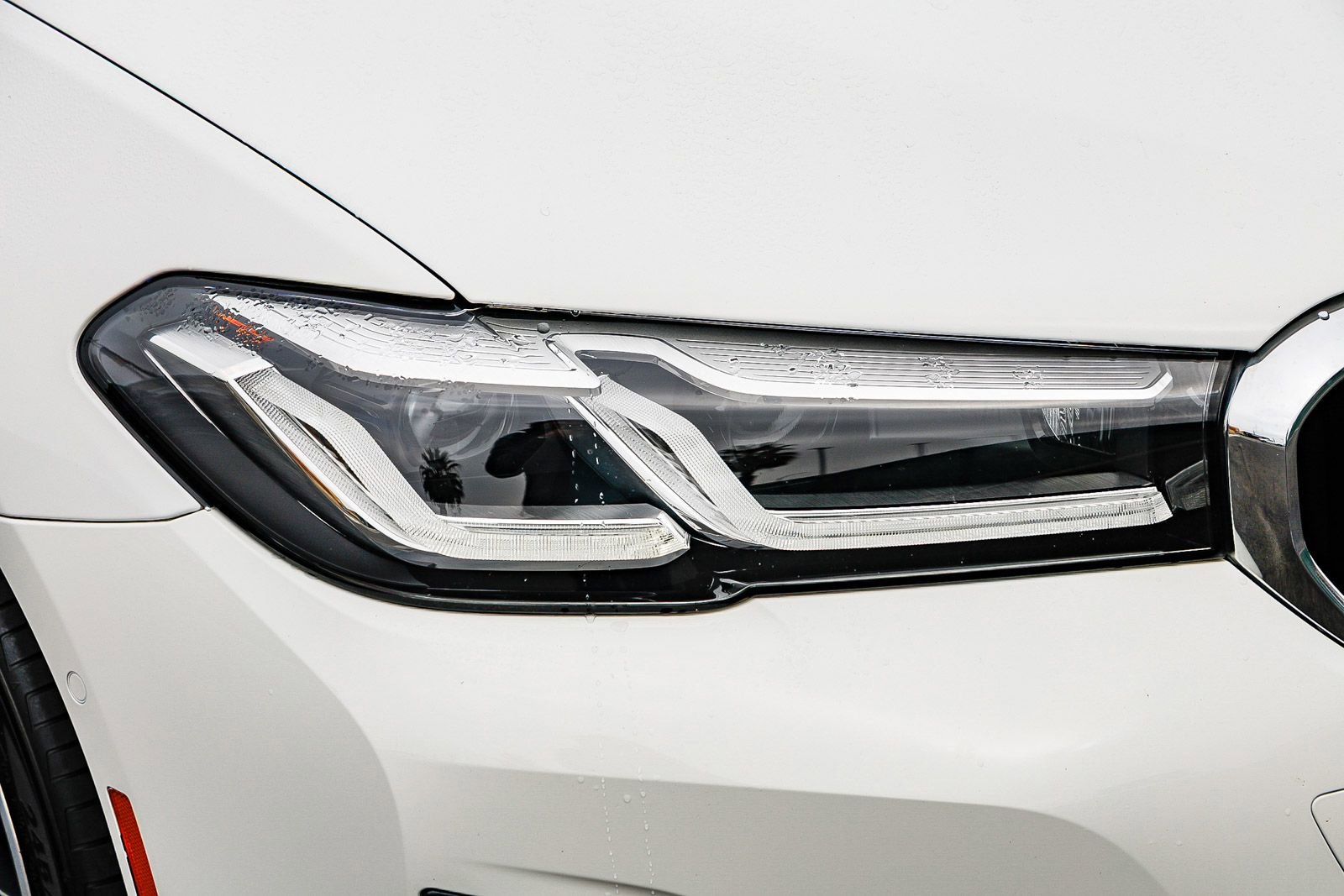 Used 2021 BMW 530e w/ Parking Assistance Package image 7