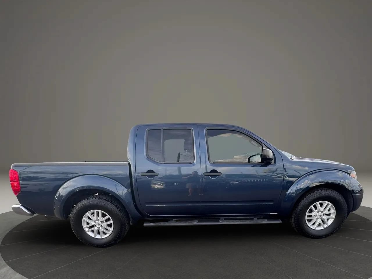 Used 2016 Nissan Frontier SV RWD image 3