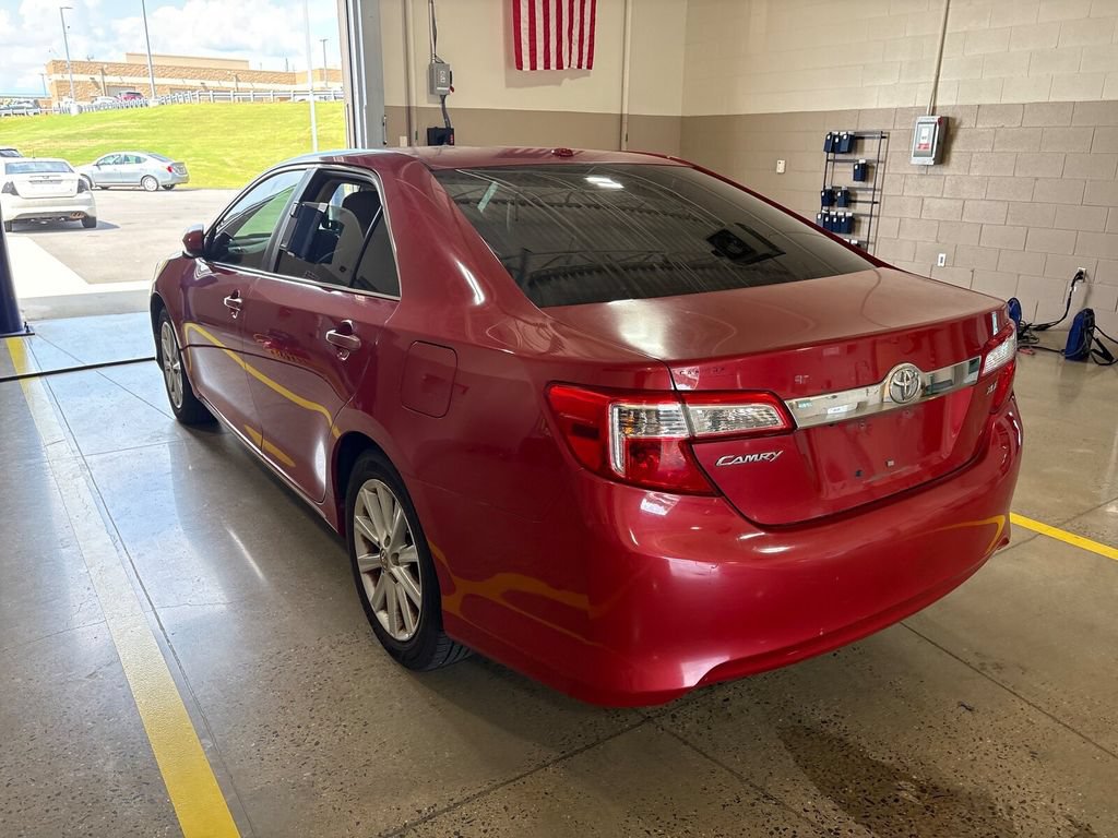 Used 2013 Toyota Camry XLE w/ Leather Pkg FWD image 5