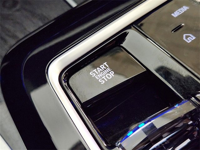 Used 2025 BMW 750e xDrive w/ Executive Package image 21