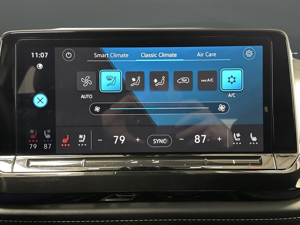 Used 2025 Volkswagen Atlas Cross Sport SE image 18