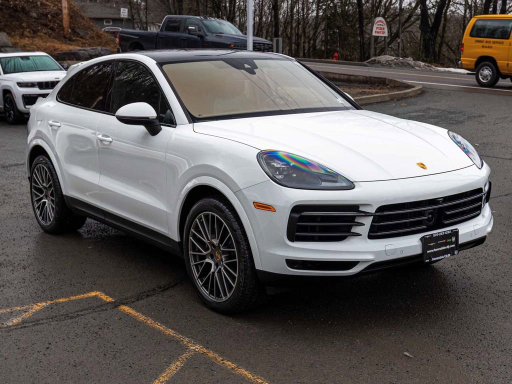Used 2023 Porsche Cayenne Platinum Edition image 3