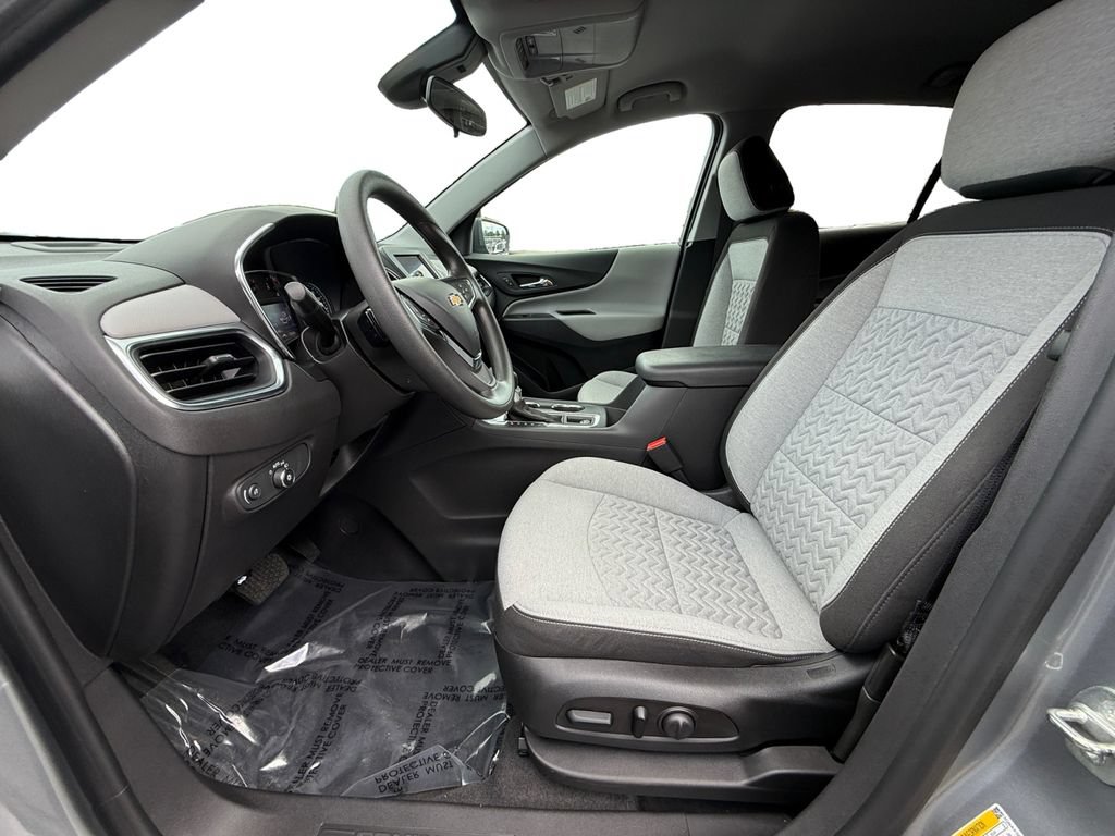 Used 2023 Chevrolet Equinox LS w/ LS Convenience Package AWD/4WD image 9