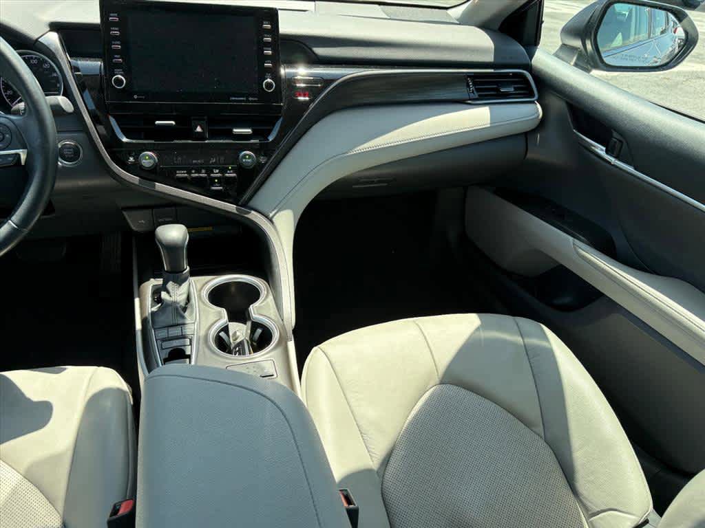 Used 2021 Toyota Camry XLE FWD image 5