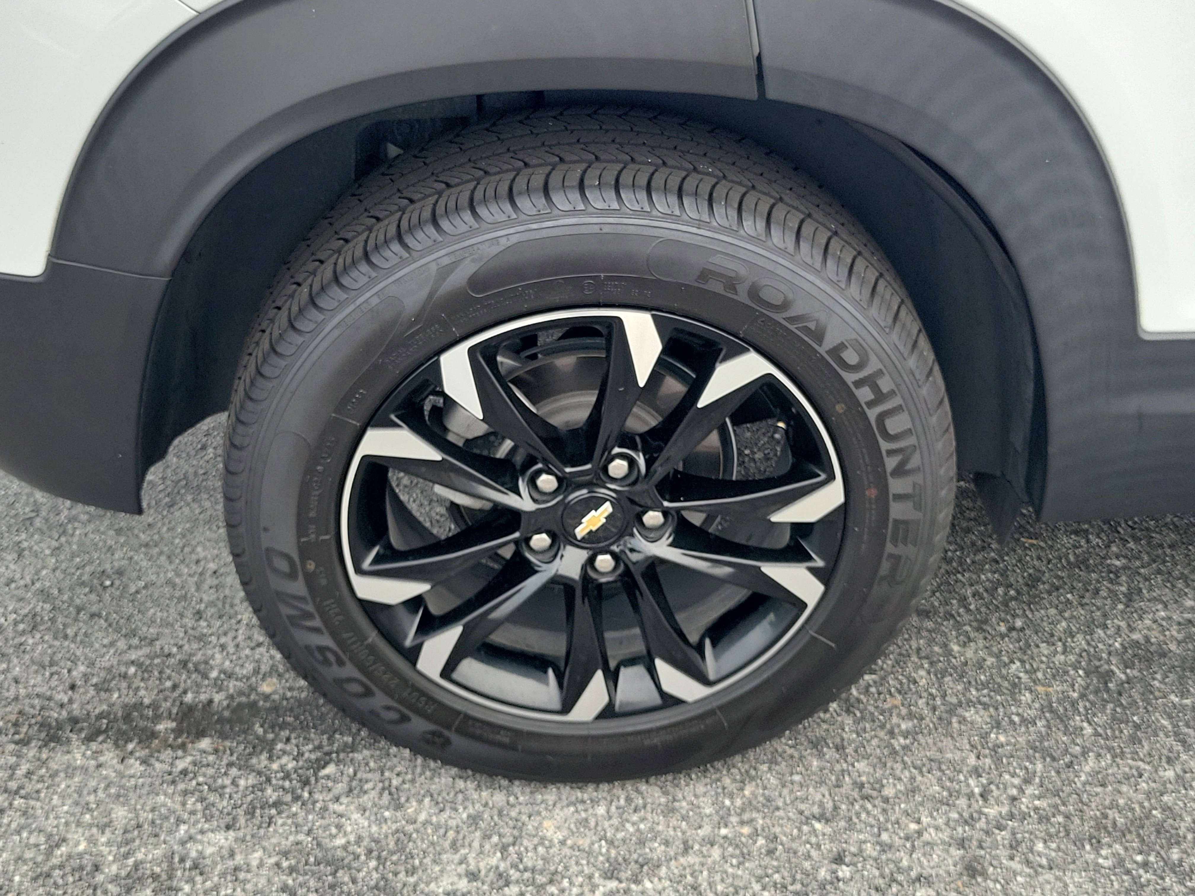 Used 2023 Chevrolet TrailBlazer LT FWD image 11