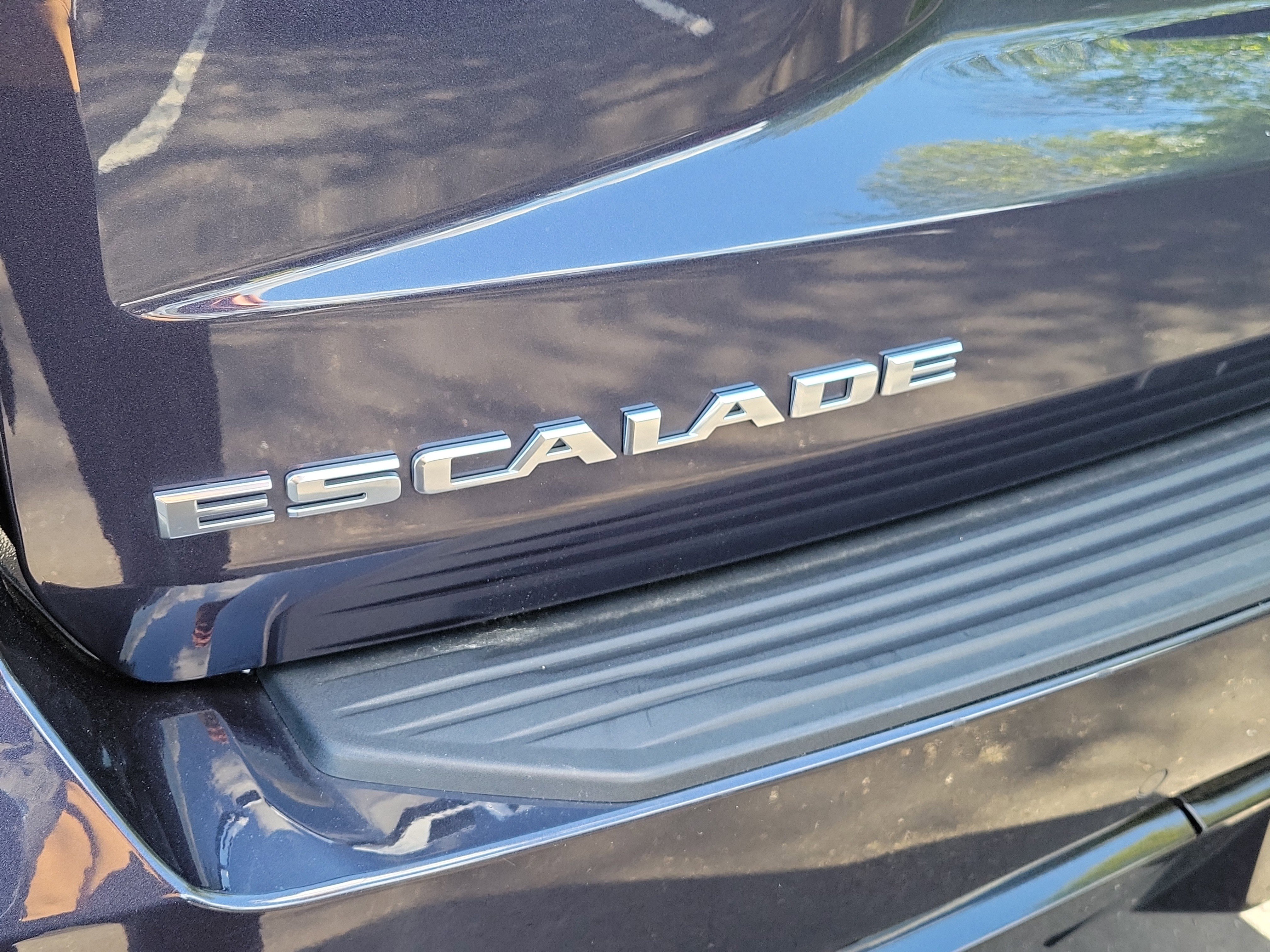 Used 2022 Cadillac Escalade Premium Luxury image 8