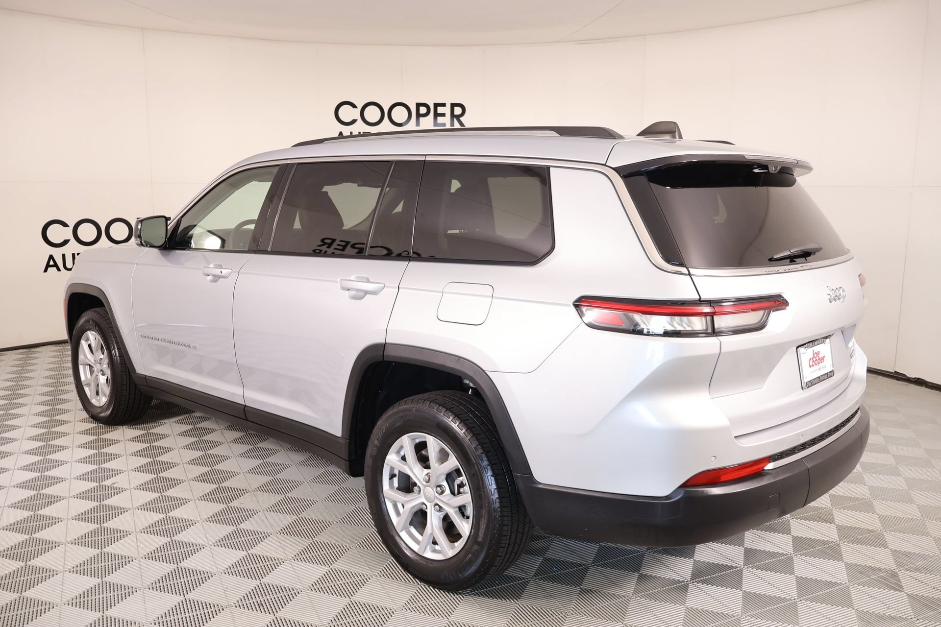 Used 2023 Jeep Grand Cherokee L Limited w/ Luxury Tech Group II RWD image 25