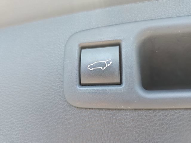 Used 2023 Toyota Highlander XLE FWD image 16