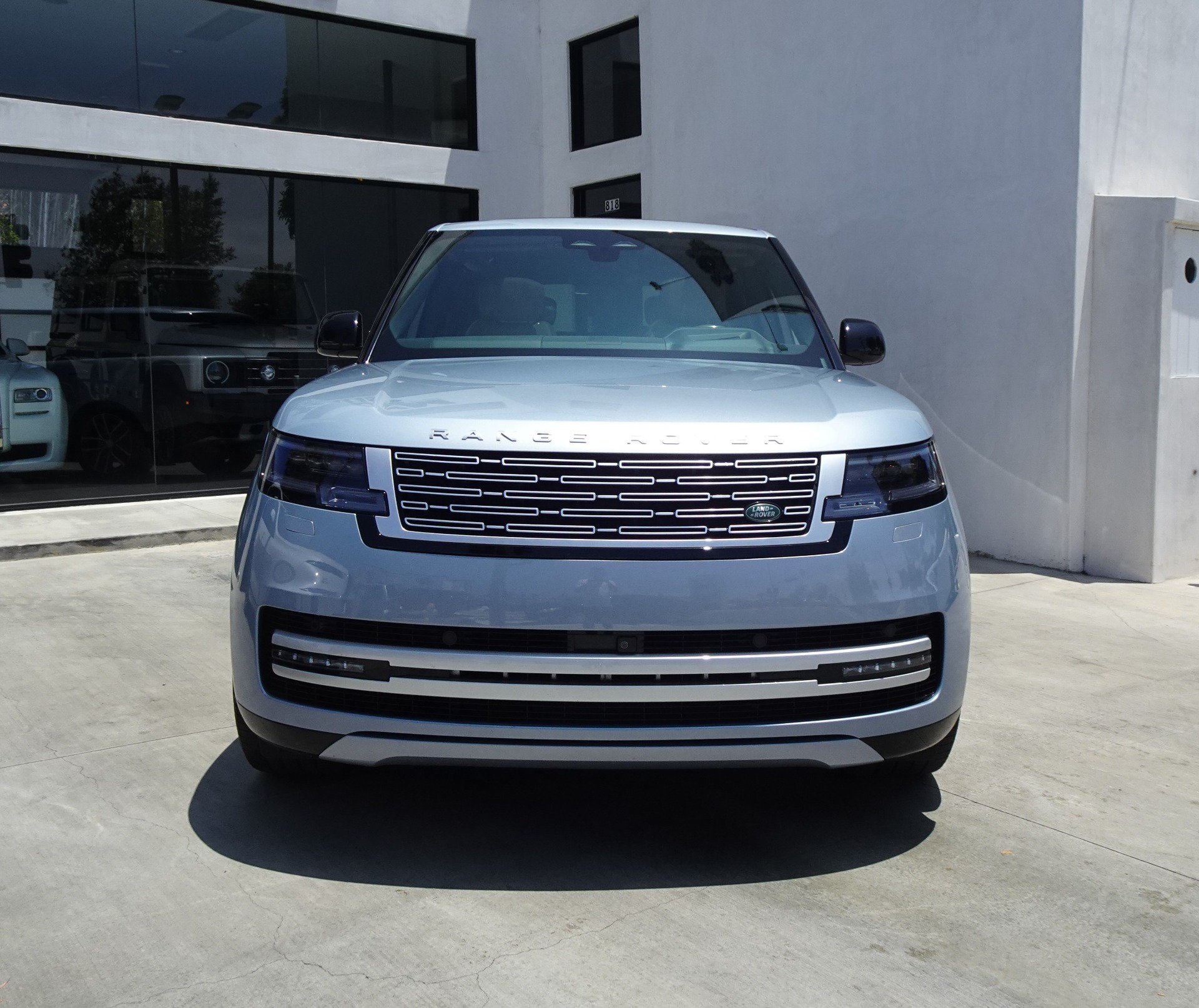 Used 2024 Land Rover Range Rover Long Wheelbase Autobiography AWD/4WD image 2