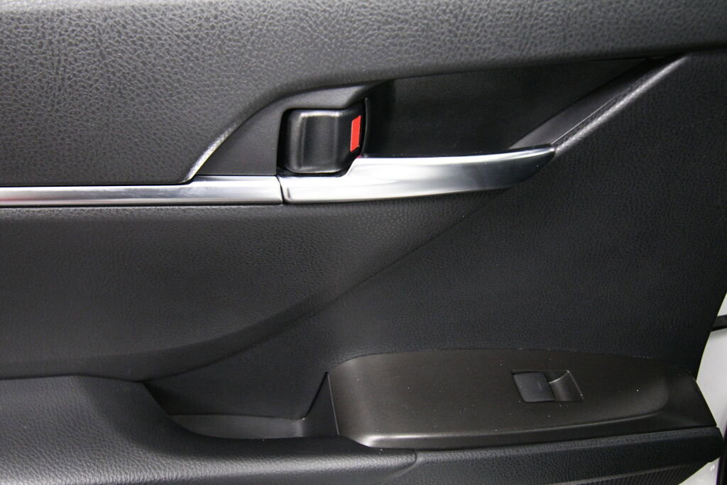 Used 2024 Toyota Camry SE image 20