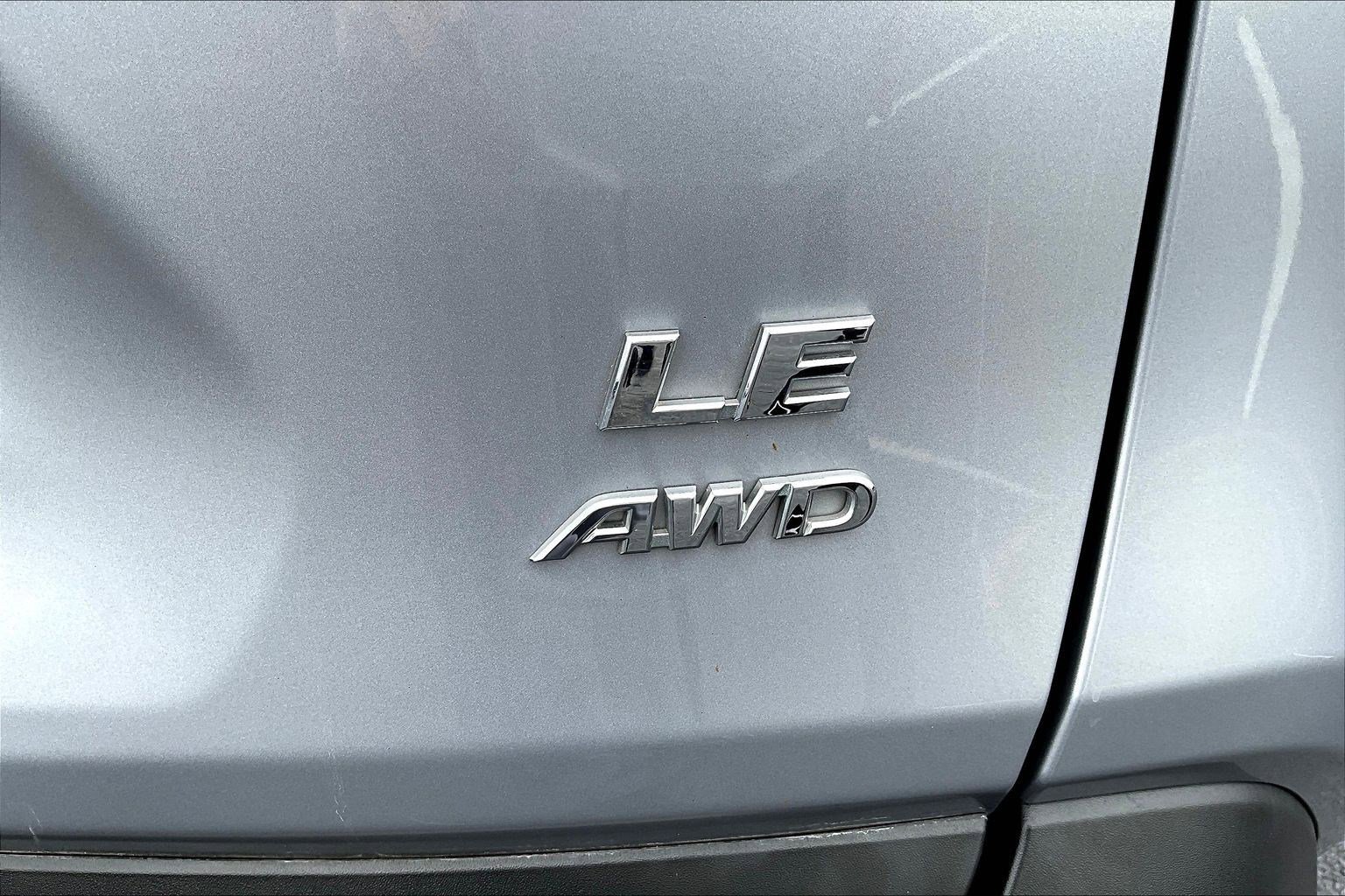 Used 2021 Toyota RAV4 LE AWD/4WD image 24