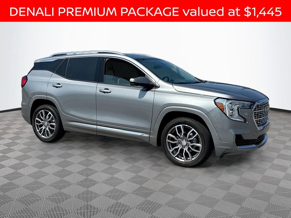 Used 2024 GMC Terrain Denali w/ Denali Premium Package AWD/4WD image 3