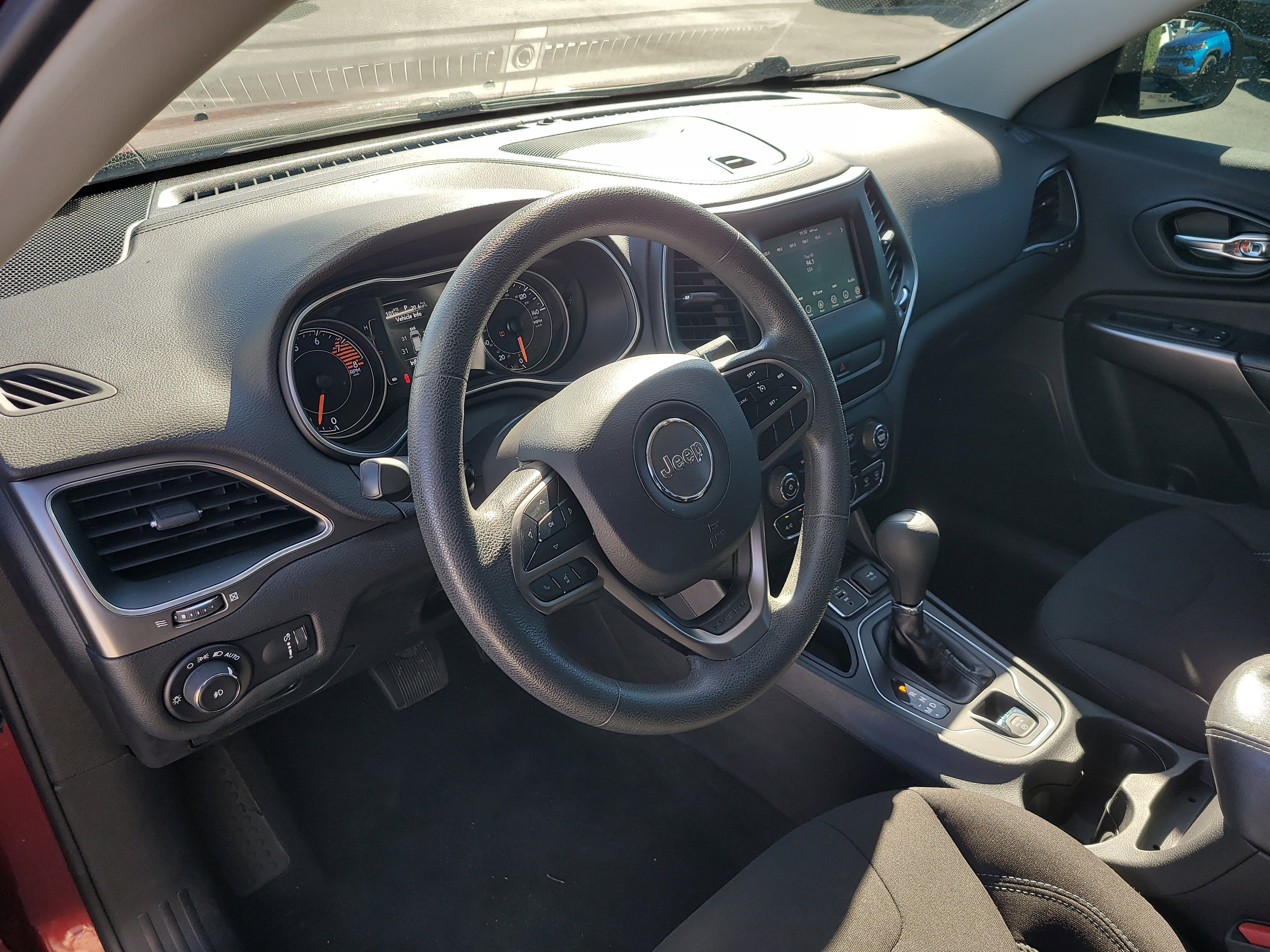 Used 2019 Jeep Cherokee Latitude w/ Popular Appearance Group image 18