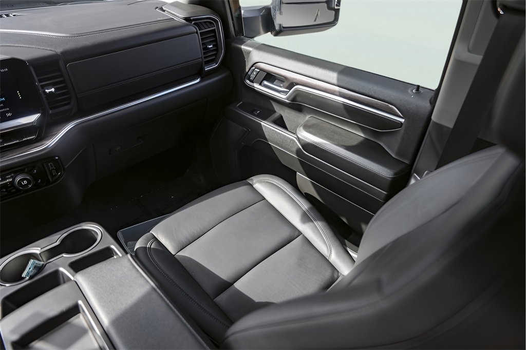 Used 2025 Chevrolet Silverado 2500 LTZ image 29