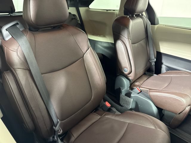 Used 2024 Toyota Sienna Platinum AWD/4WD image 15