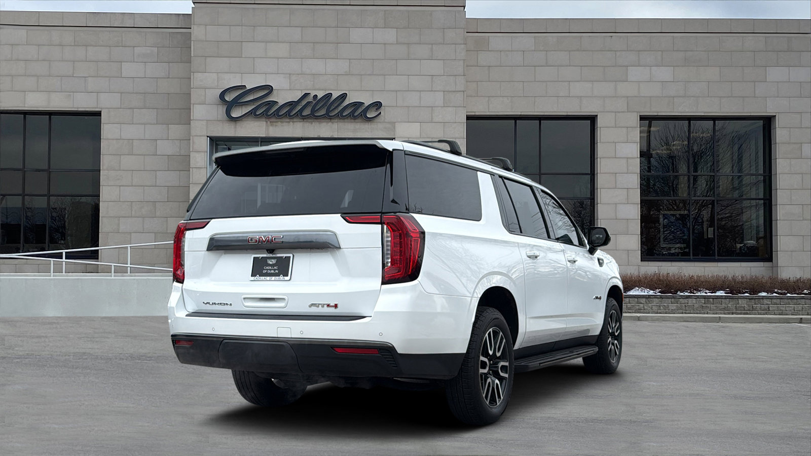 Used 2024 GMC Yukon XL AT4 image 3