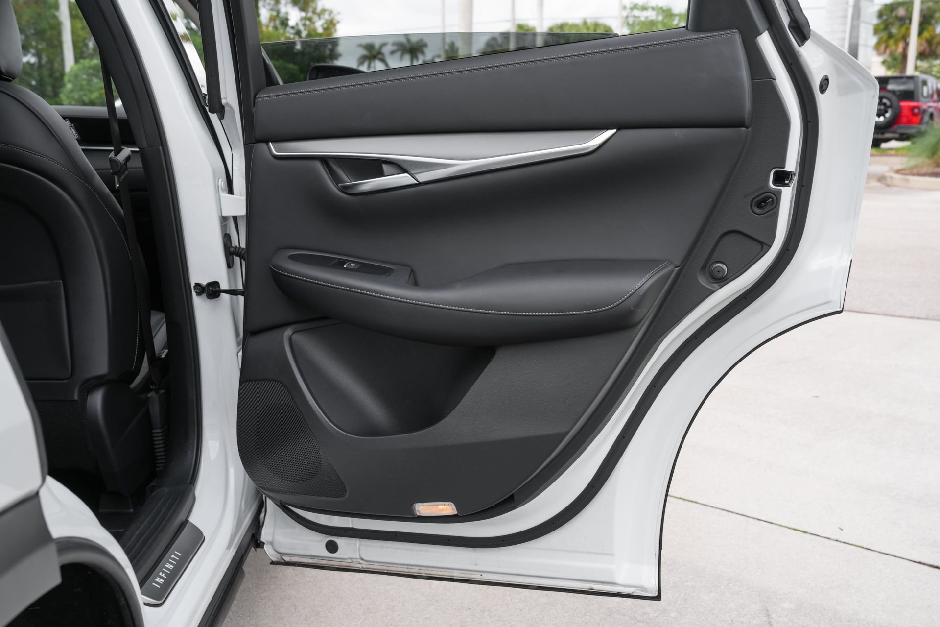 Certified 2023 INFINITI QX50 Luxe FWD image 34